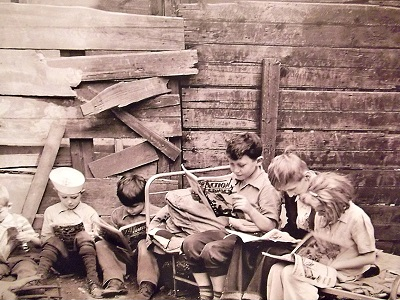 Crianças lendo quadrinhos em Nova York em 1943, durante a II Guerra Mundial. Fonte: Rio Comic Con, 2011