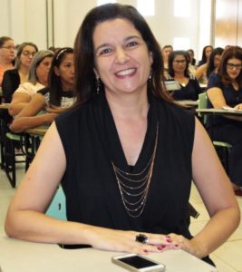 Imagem de Patrícia Calheta, formadora e mediadora de Língua Portuguesa pelo Programa Melhoria da Educação: Apoio Pedagógico Complementar (APC).